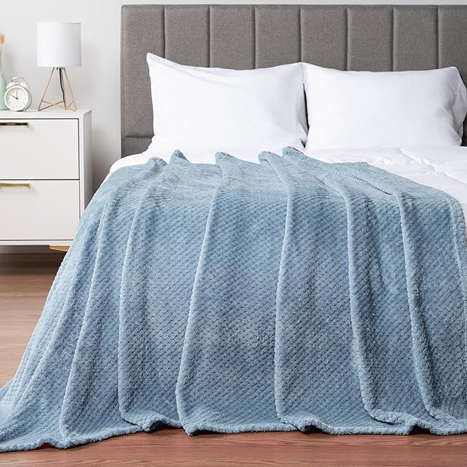 PAVILIA Dusty Blue Throw Blanket for Couch Bed, Soft Fleece Throws for Sofa Chair, Fuzzy Waffle Textured Blanket, Cozy Warm Lightweight All Season Blanket Throw, 50x60