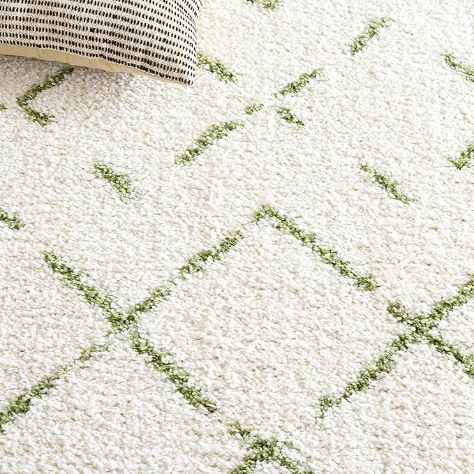 SAFAVIEH Arizona Shag Collection Area Rug - 6'7" x 9'2", Ivory & Green, Moroccan Boho Design, Non-Shedding & Easy to Clean, Ideal for Living Room, Bedroom, Dining Space (ASG743Y)