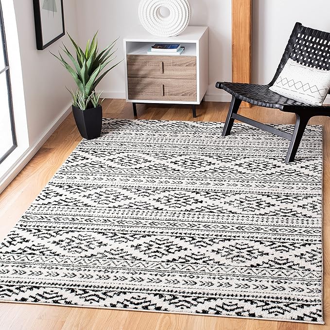 SAFAVIEH Area Rug 4x6 - Tulum Collection - Ivory & Black, Moroccan Boho Tribal Design, Non-Shedding & Easy to Clean, Ideal for Living Room, Bedroom, Dining Space (TUL272B)