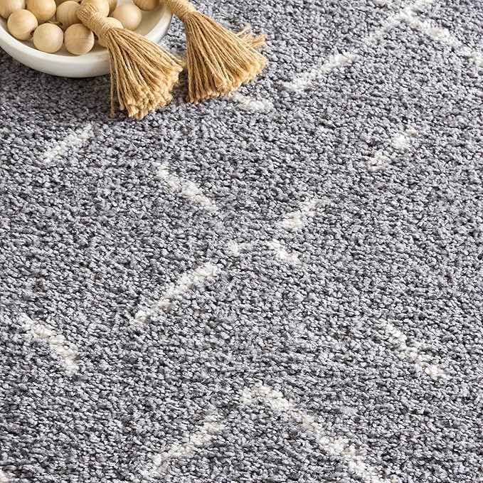 SAFAVIEH Arizona Shag Collection Area Rug - 6'7" x 9'2", Grey & Ivory, Moroccan Boho Design, Non-Shedding & Easy to Clean, Ideal for Living Room, Bedroom, Dining Space (ASG743G)