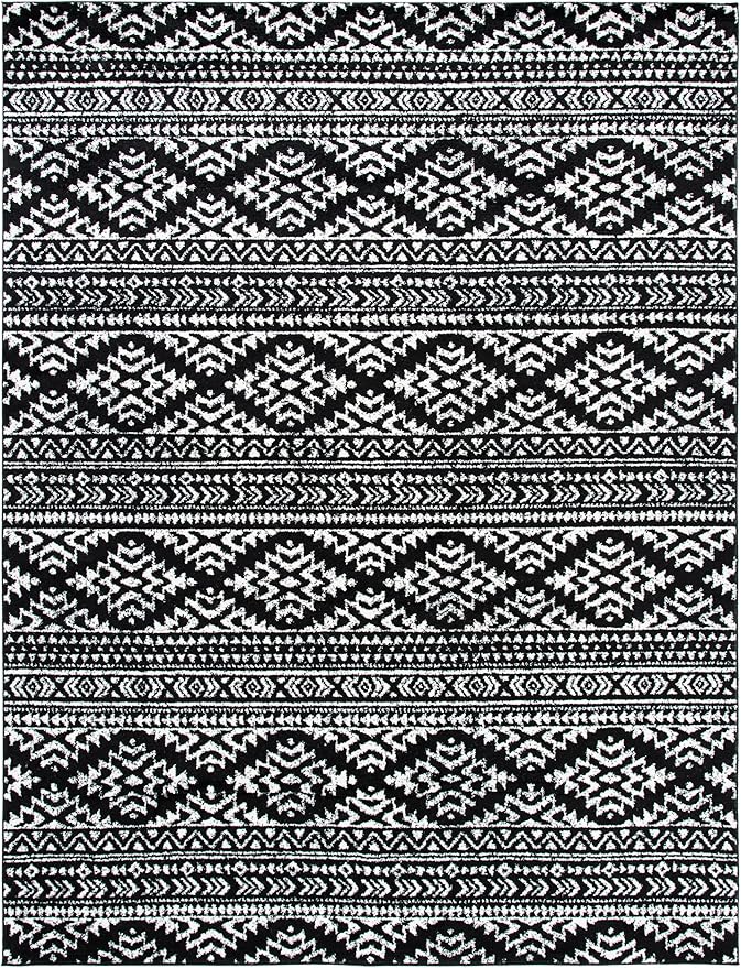 SAFAVIEH Area Rug 10x13 - Tulum Collection - Large - Black & Ivory, Moroccan Boho Tribal Design, Non-Shedding & Easy to Clean, Ideal for Living Room, Bedroom, Dining Space (TUL272Z)