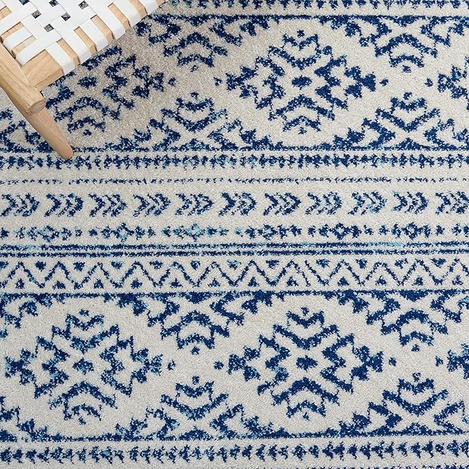 SAFAVIEH Area Rug 6x9 - Tulum Collection - Ivory & Navy, Moroccan Boho Tribal Design, Non-Shedding & Easy to Clean, Ideal for Living Room, Bedroom, Dining Space (TUL272D)