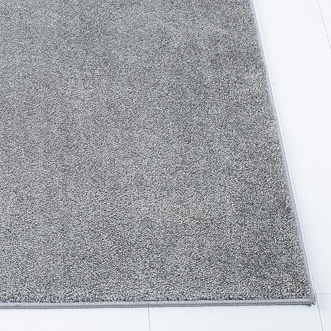 SAFAVIEH Plain and Solid Collection Accent Rug - 4'5" x 6'5", Grey, Non-Shedding & Easy Care, Ideal for High Traffic Areas in Entryway, Living Room, Bedroom (PNS320-4410)