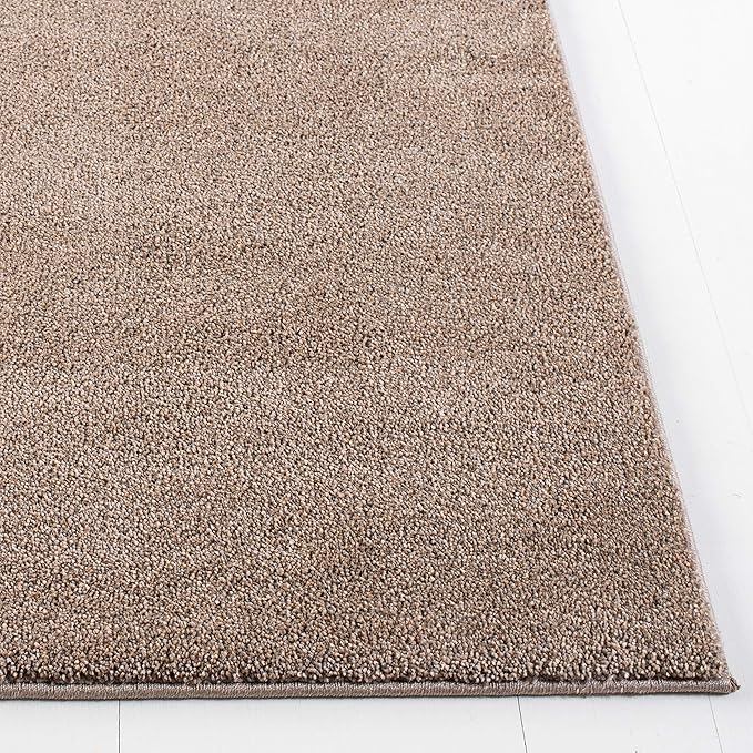 SAFAVIEH Plain and Solid Collection Area Rug - 5'5" x 7'7", Taupe, Non-Shedding & Easy Care, Ideal for High Traffic Areas in Living Room, Bedroom (PNS320-4429)