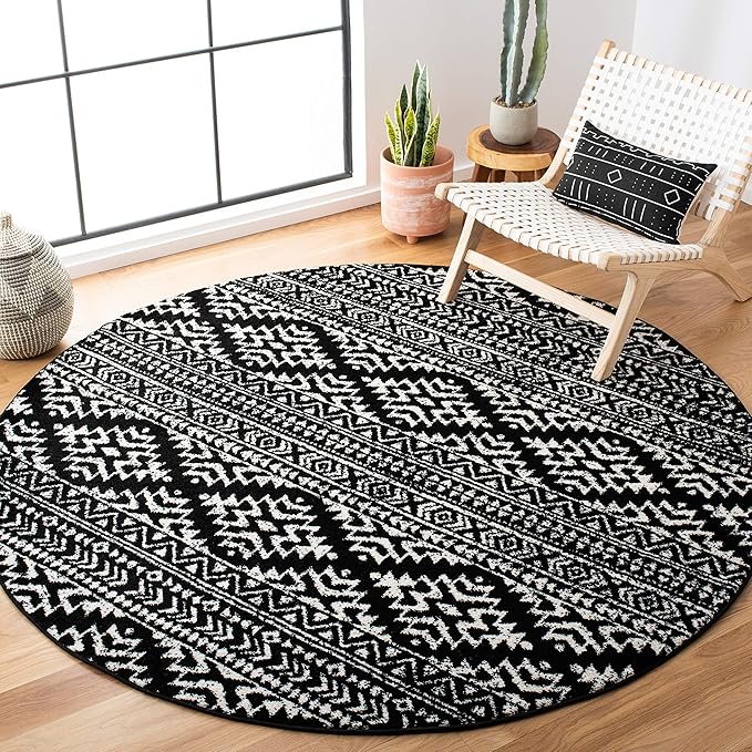 SAFAVIEH Tulum Collection Area Rug - 8' Round, Black & Ivory, Moroccan Boho Tribal Design, Non-Shedding & Easy to Clean, Ideal for Living Room, Bedroom, Dining Space (TUL272Z)
