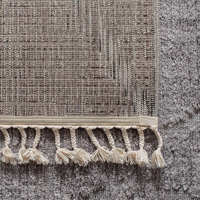 SAFAVIEH Marrakesh Collection Area Rug - 3' Square, Grey, Moroccan Boho Tribal Tassel Design, Non-Shedding & Easy Care, Ideal for High Traffic Areas in Living Room, Bedroom (MRK517F)