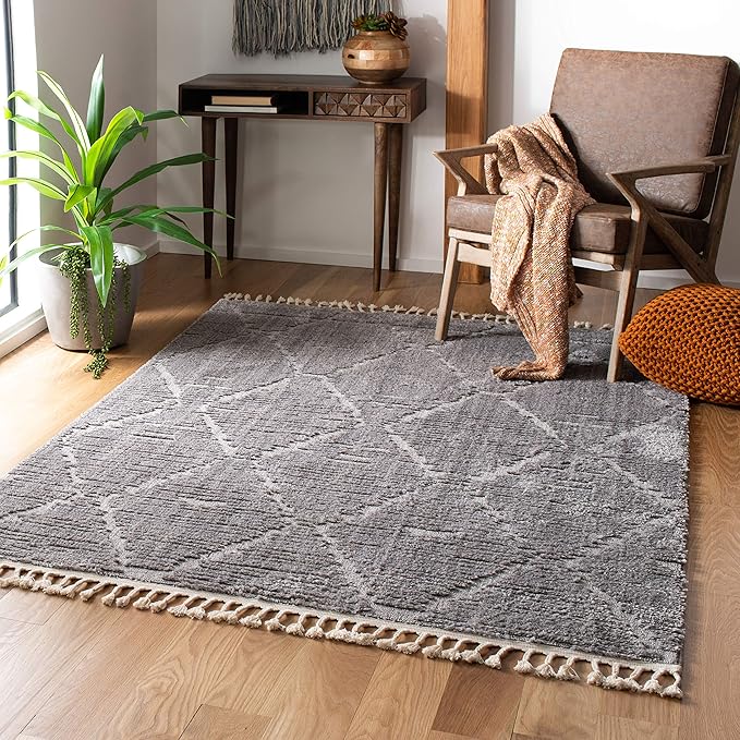 SAFAVIEH Marrakesh Collection Area Rug - 5' Square, Grey, Moroccan Boho Tribal Tassel Design, Non-Shedding & Easy Care, Ideal for High Traffic Areas in Living Room, Bedroom (MRK517F)