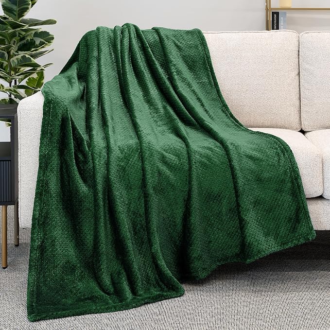 PAVILIA Emerald Green Throw Blanket for Couch Bed, Soft Fleece Throws for Sofa Chair, Fuzzy Waffle Textured Blanket, Cozy Warm Lightweight All Season Blanket Throw, 50x60